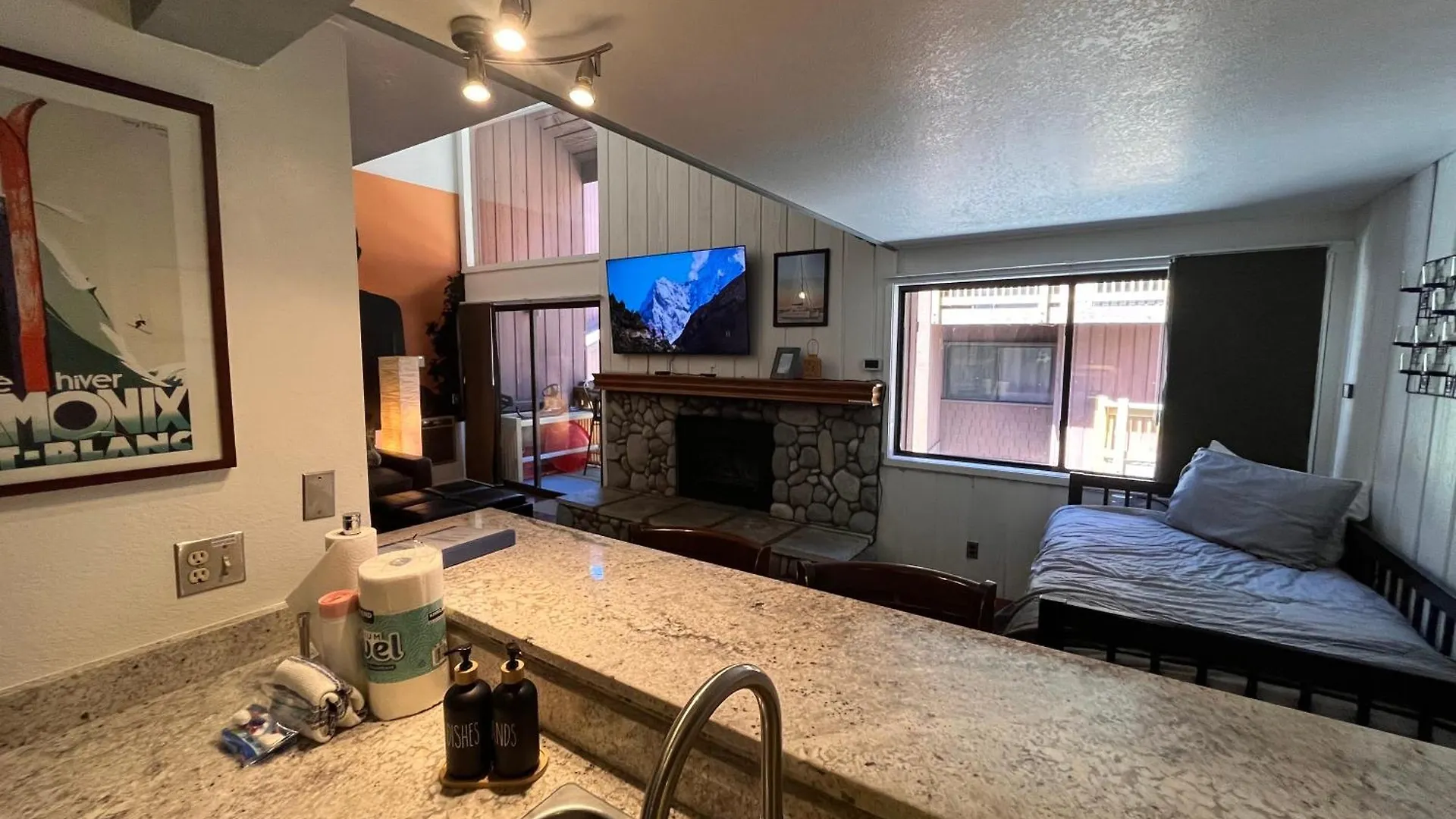 Cozy Studio With Loft At Mammoth Ski & Racquet Club, Hot Tub, Garage, 10 Min Walk To Ski Lifts Mammoth Lakes