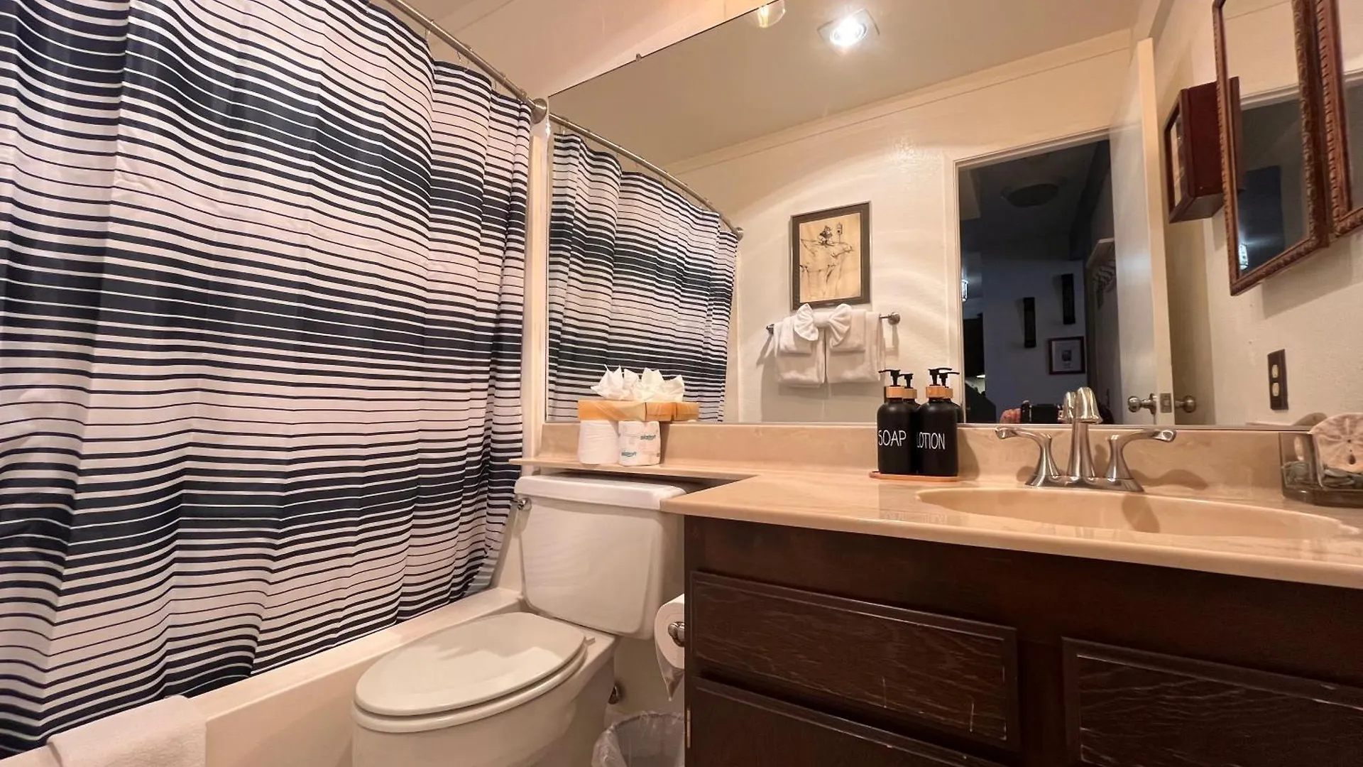 Cozy Studio With Loft At Mammoth Ski & Racquet Club, Hot Tub, Garage, 10 Min Walk To Ski Lifts Mammoth Lakes 0*,  United States